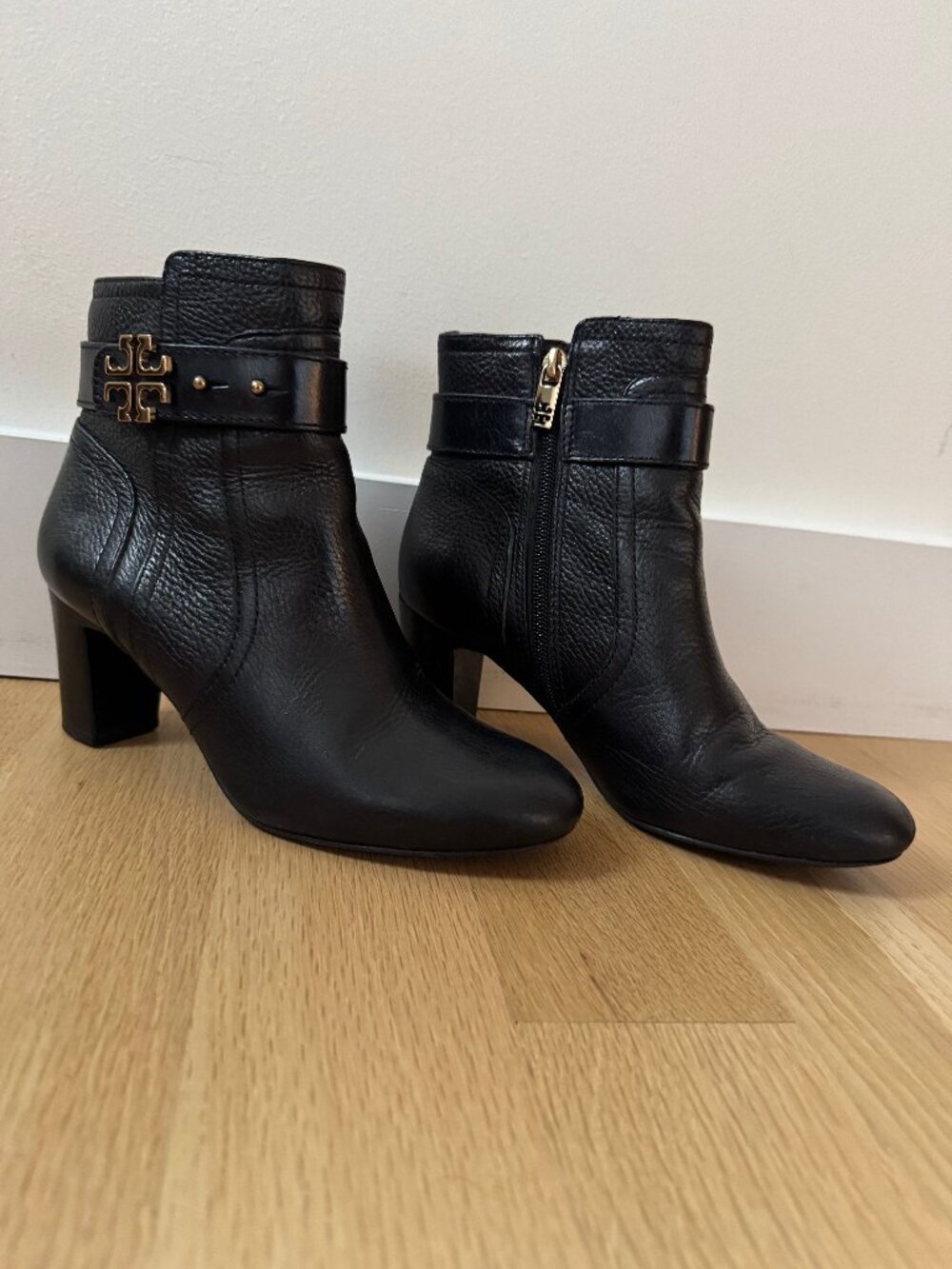 Tory Burch Elina 70mm Black Leather Ankle Booties, Size 7 with Box.